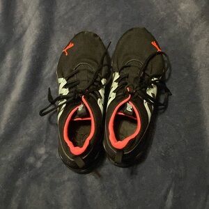 WOMENS PINK, BLACK, AND TEAL PUMAS SIZE 10‼️